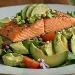 Ensalada de salmón keto: receta sencilla y rápida 🥑